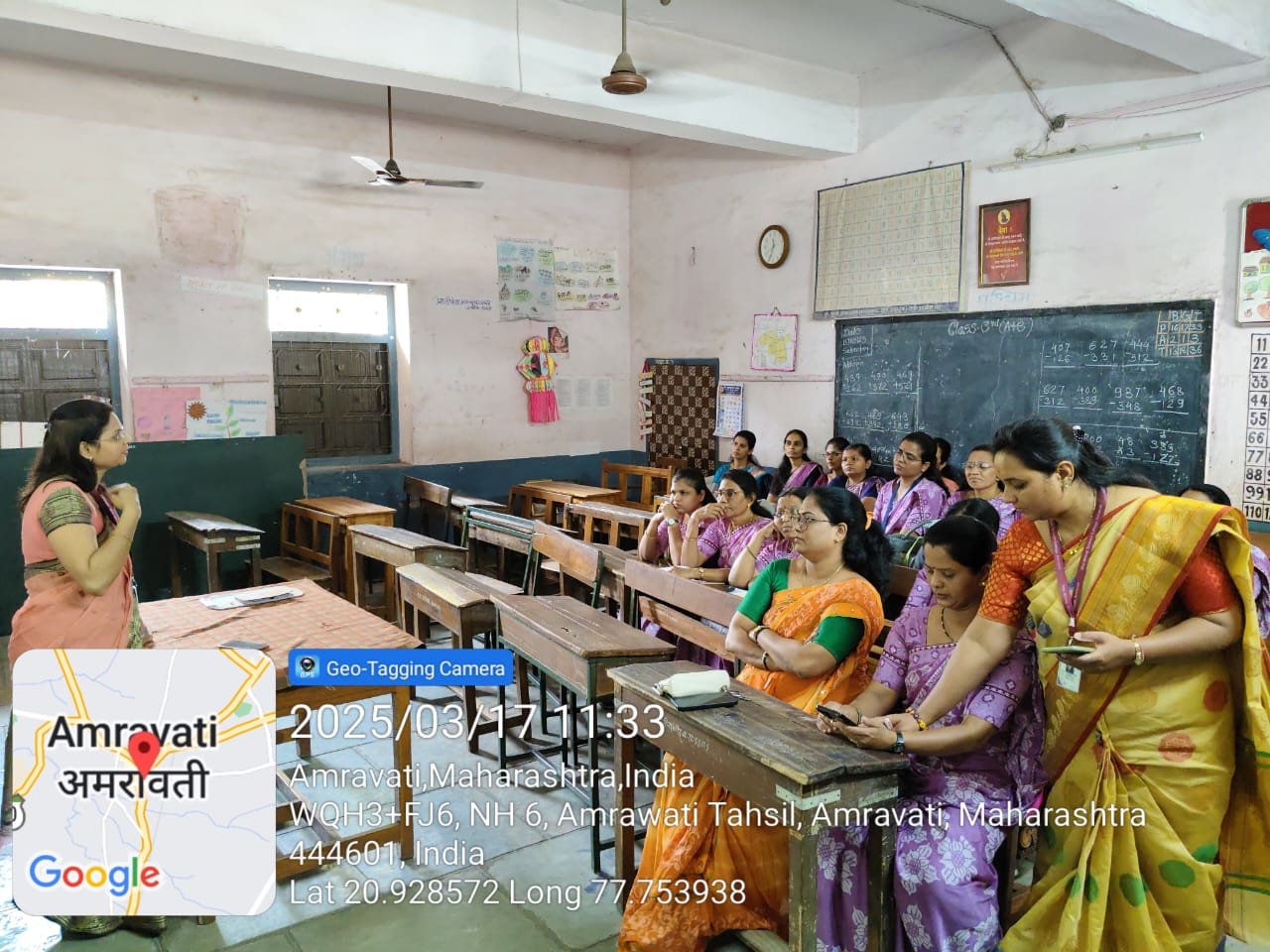 Ms. VW Pawde and Ms. PS Dudhat conducting the handon session of workshop at Vanita Samaj Balodyan Prathmik School, Amravati