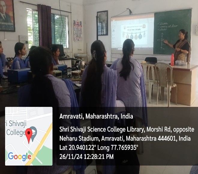 Teacher explaining assembling of the Robo.