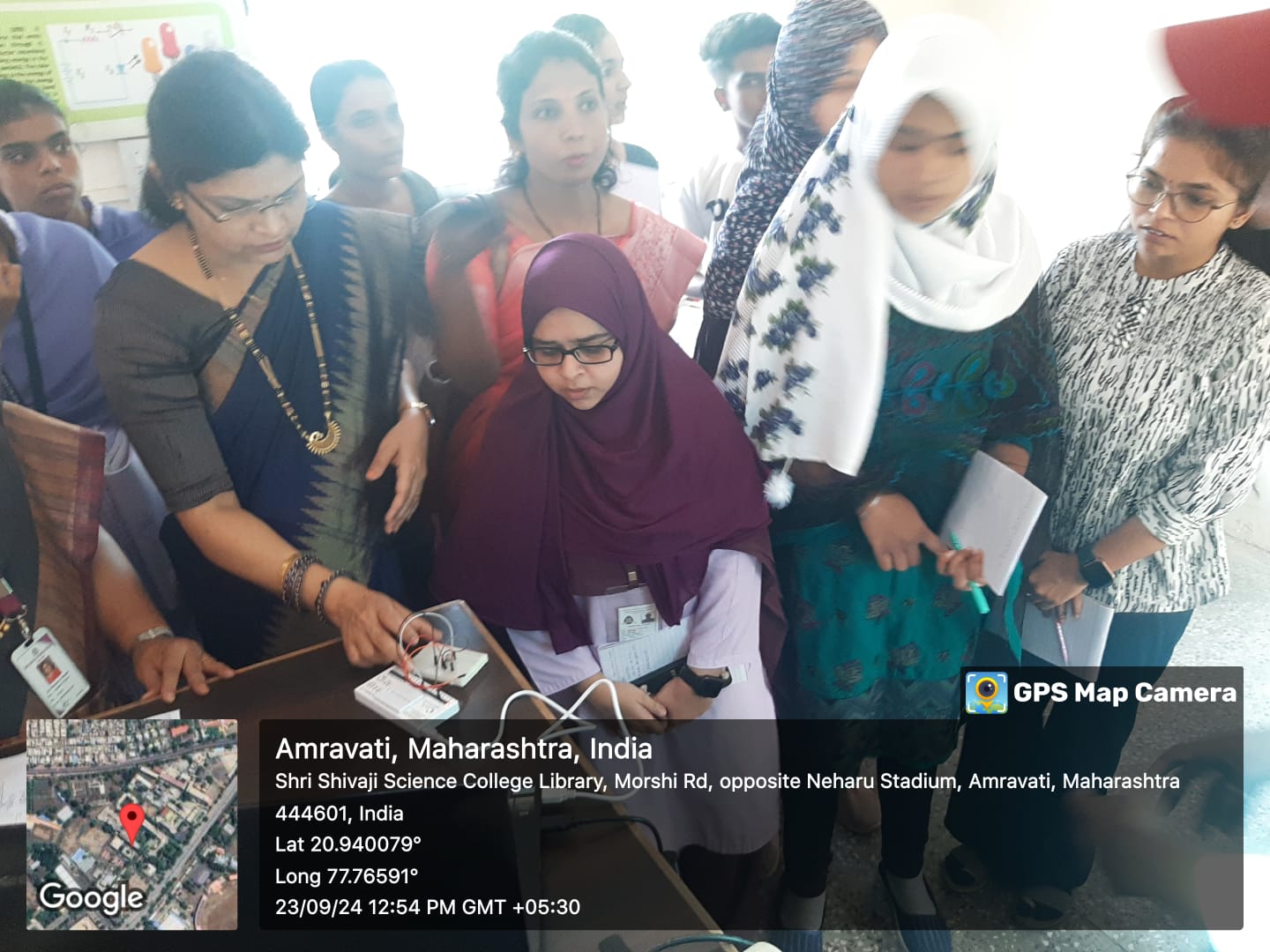 Students are performing experiments with SeeLab kit