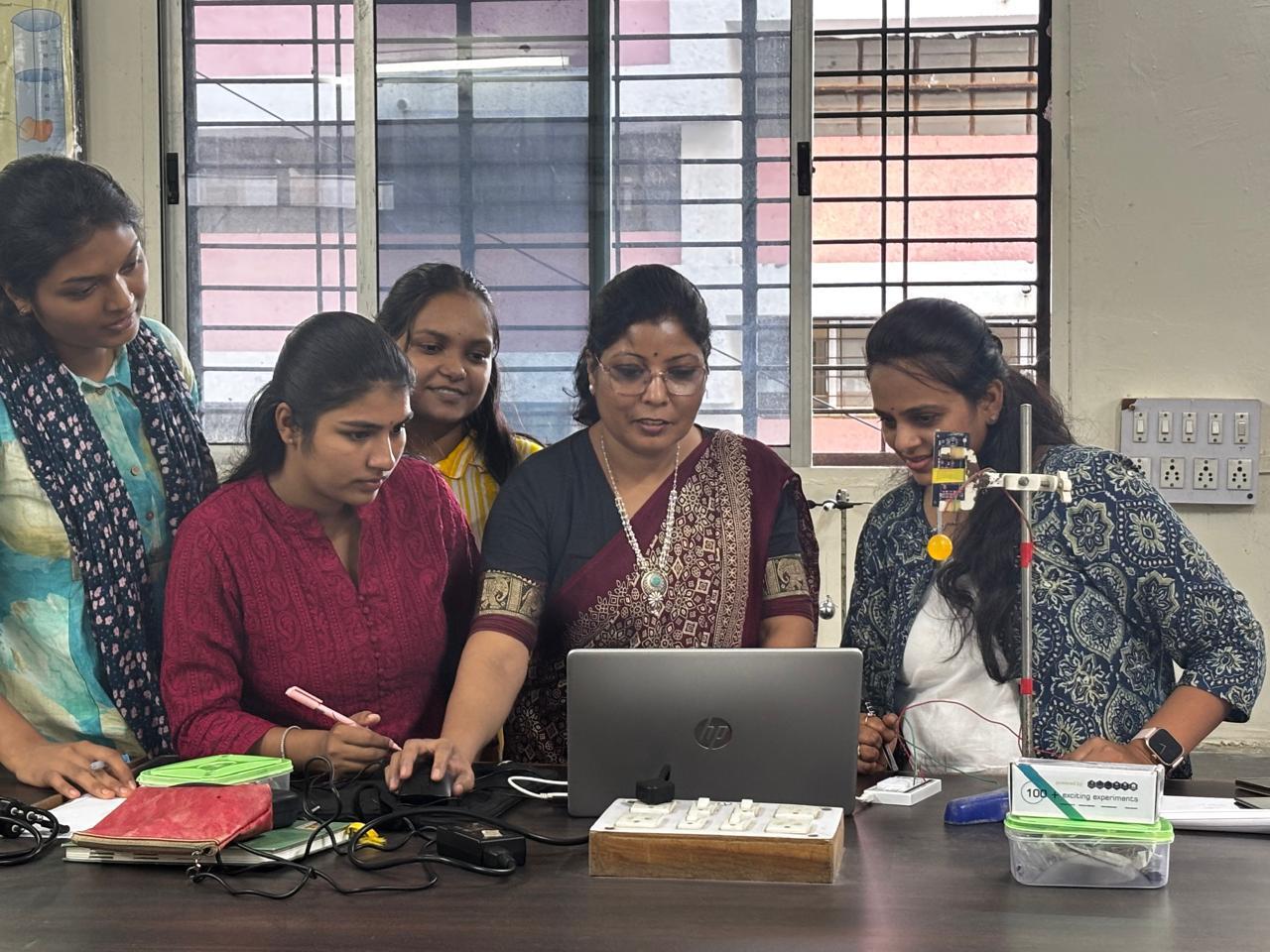 Demonstration of experiment damping of a pendulum