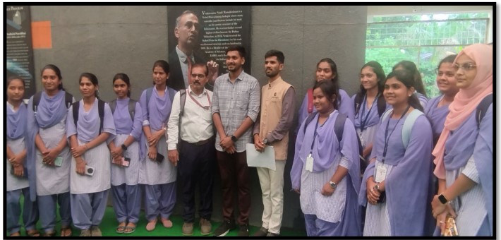 Group photo of participants and mentors during the Arduino workshop