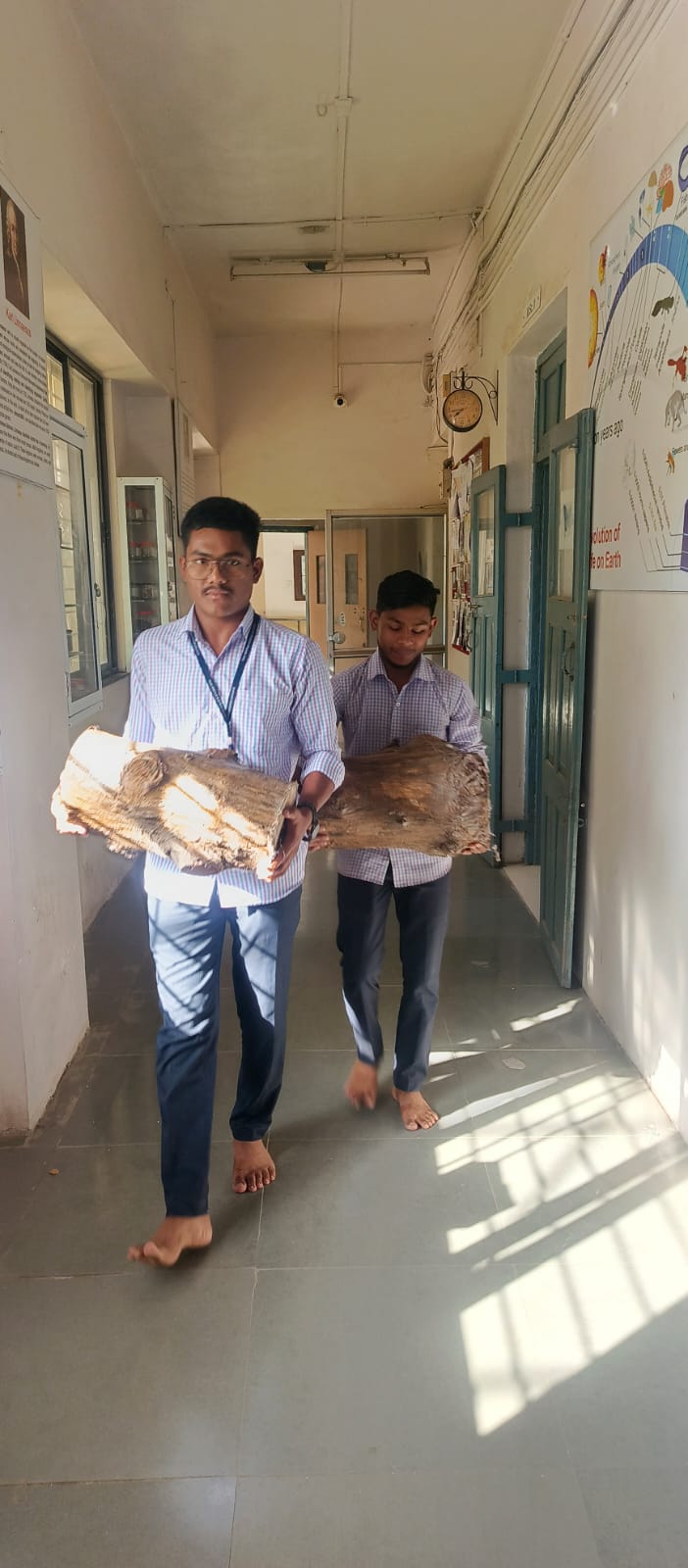 Students arranging wood blocks 