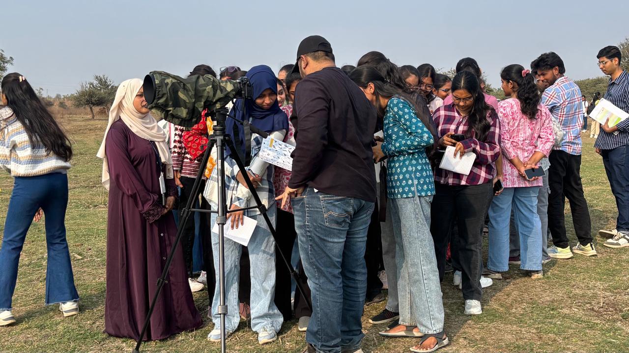 Discussion among students while identifying the birds with the help of provided materials.