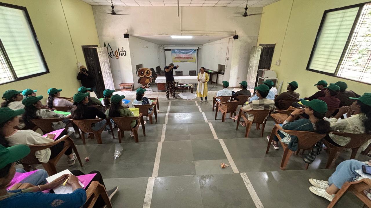 Practical demonstration session among students