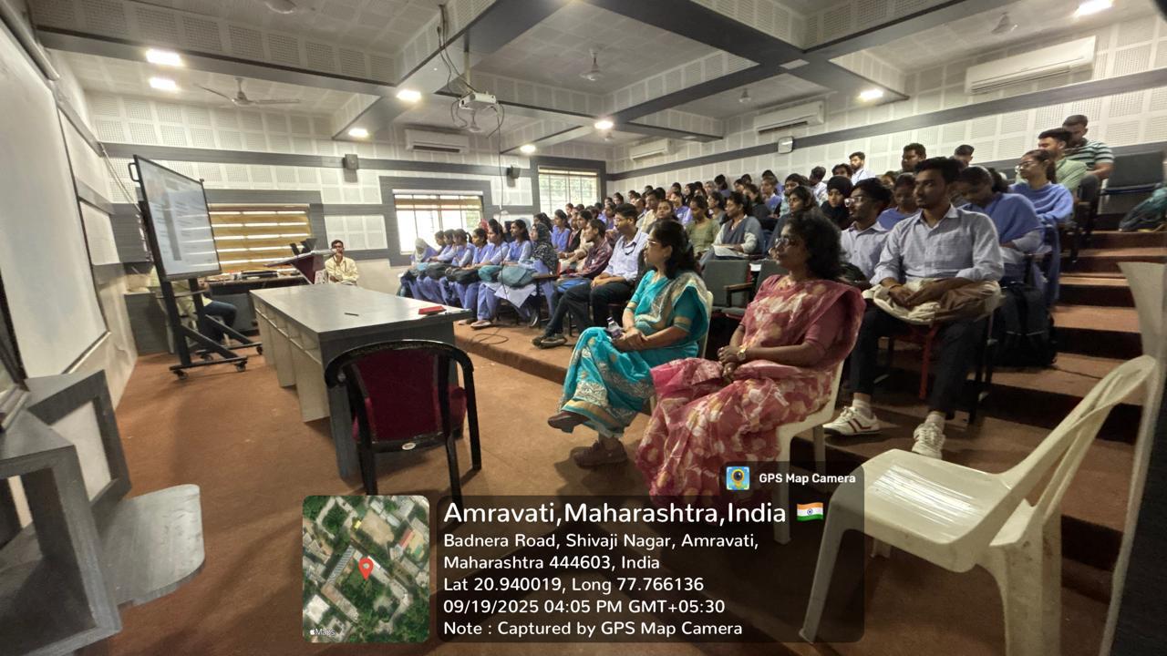 Student participants with teaching staff at the Guest lecture