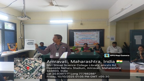 Dr. G. B. Hedawoo demostring the Notepads making process and telling Importants of paper reuse