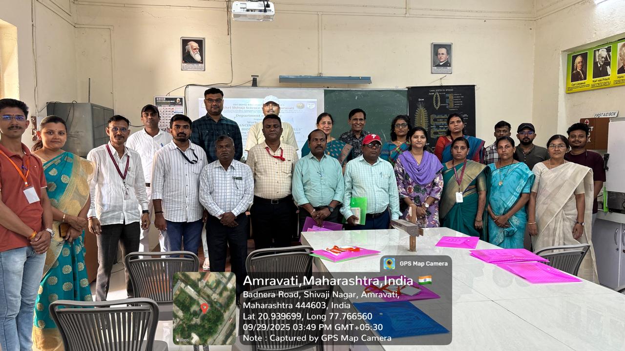 Group photo of participants at the workshop