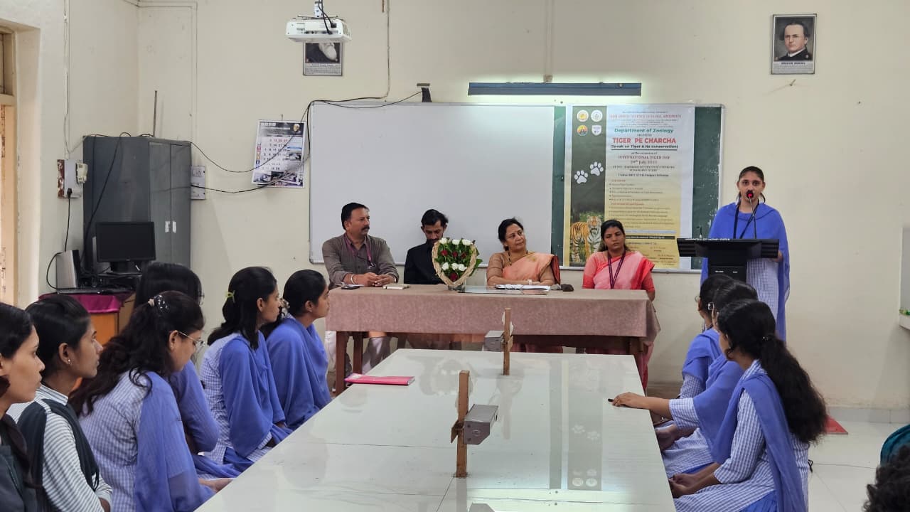 Participants expressing their view in the Charcha