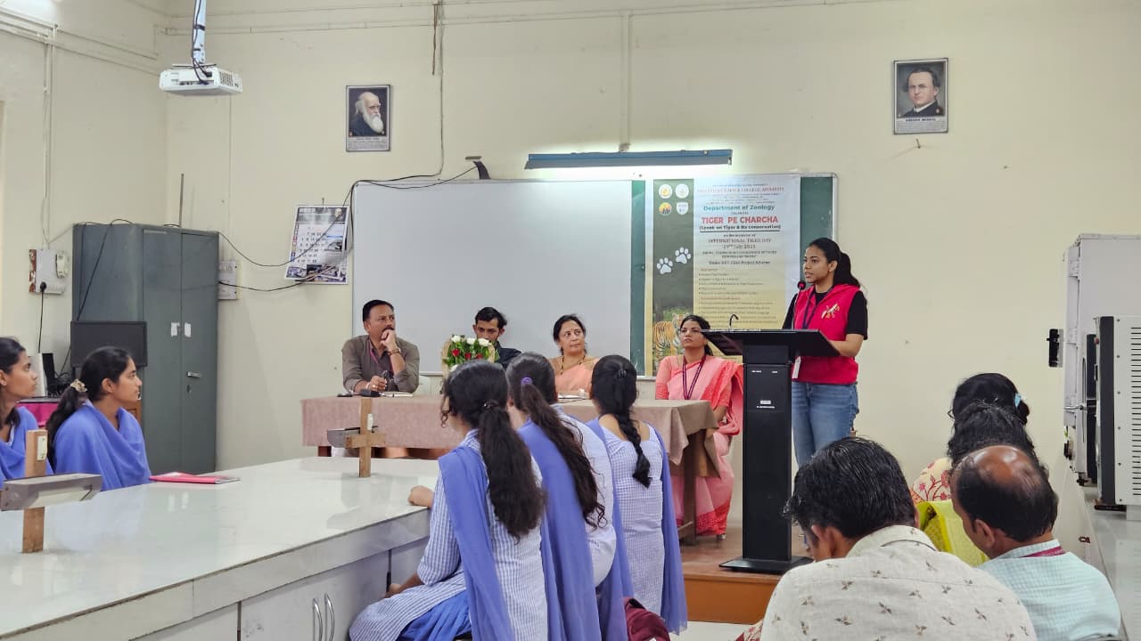 Ms. Pratha Tiwari speaking about Tiger during the celebaration