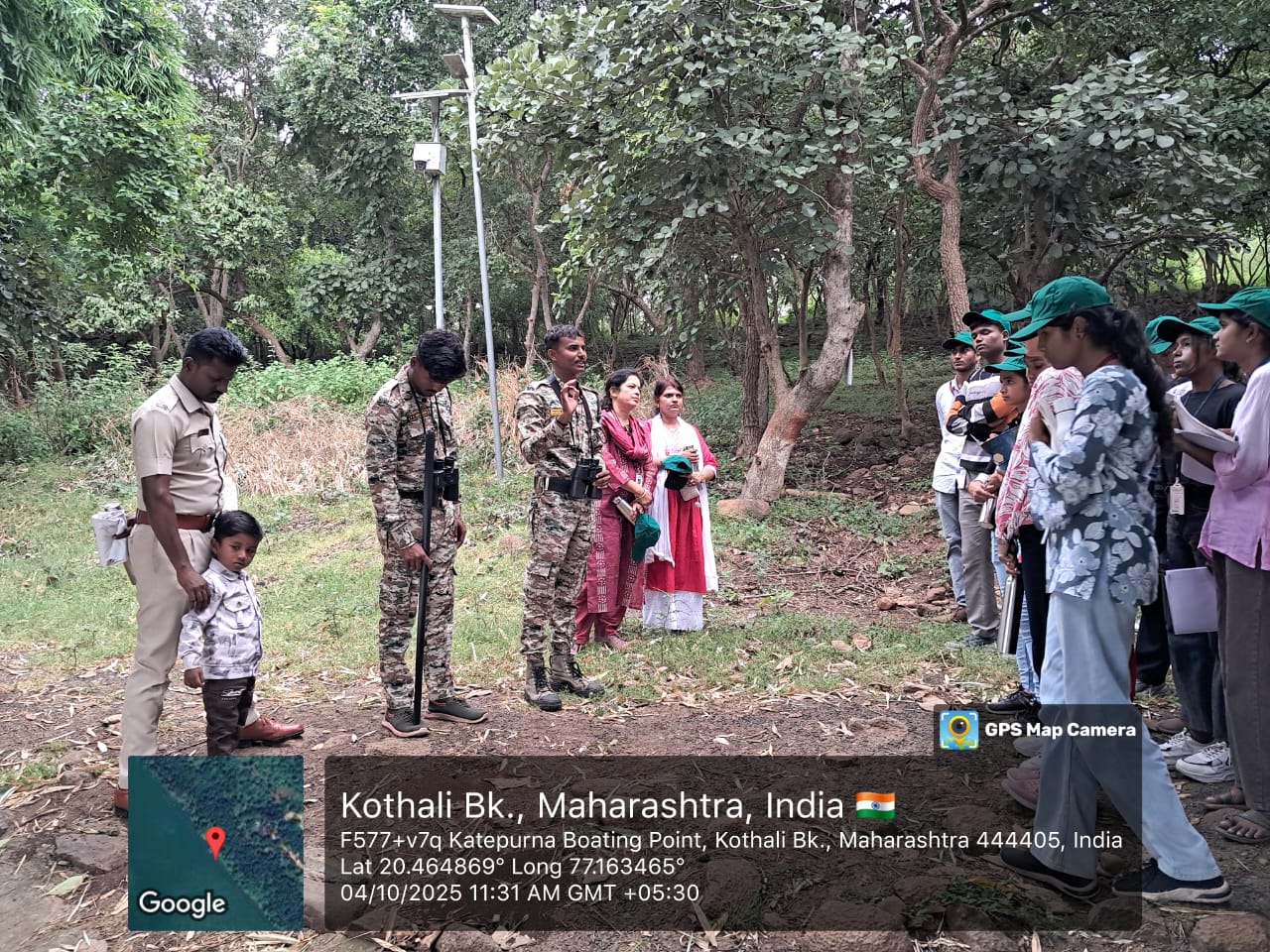 Minor research project–based learning during the study of wildlife tracks and signs at Katepurna Wildlife Sanctuary. Forest officer demonstrate identification of animal tracks, signs, and ecological indicators in a natural habitat.