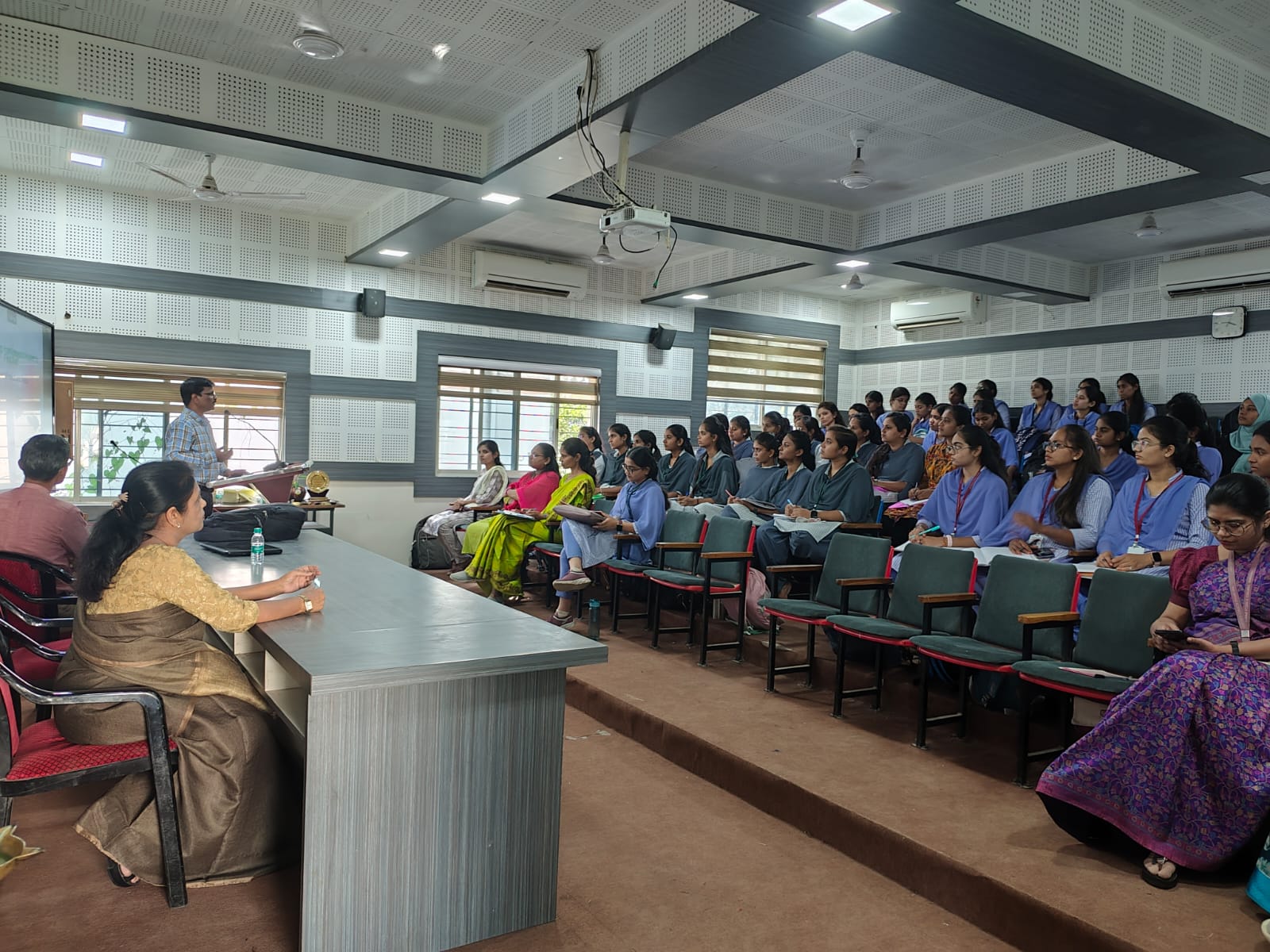 Dr.  Gajanan Santape explaining about the writing of Thesis in IInd session of the program