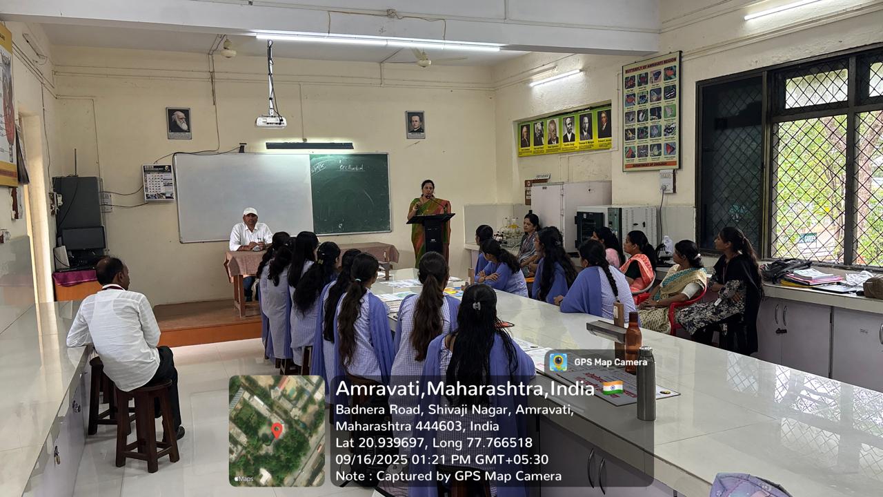 Dr. J.D. Dhote, Prof & Head department of Zoology  delivering an inaugural address to participants