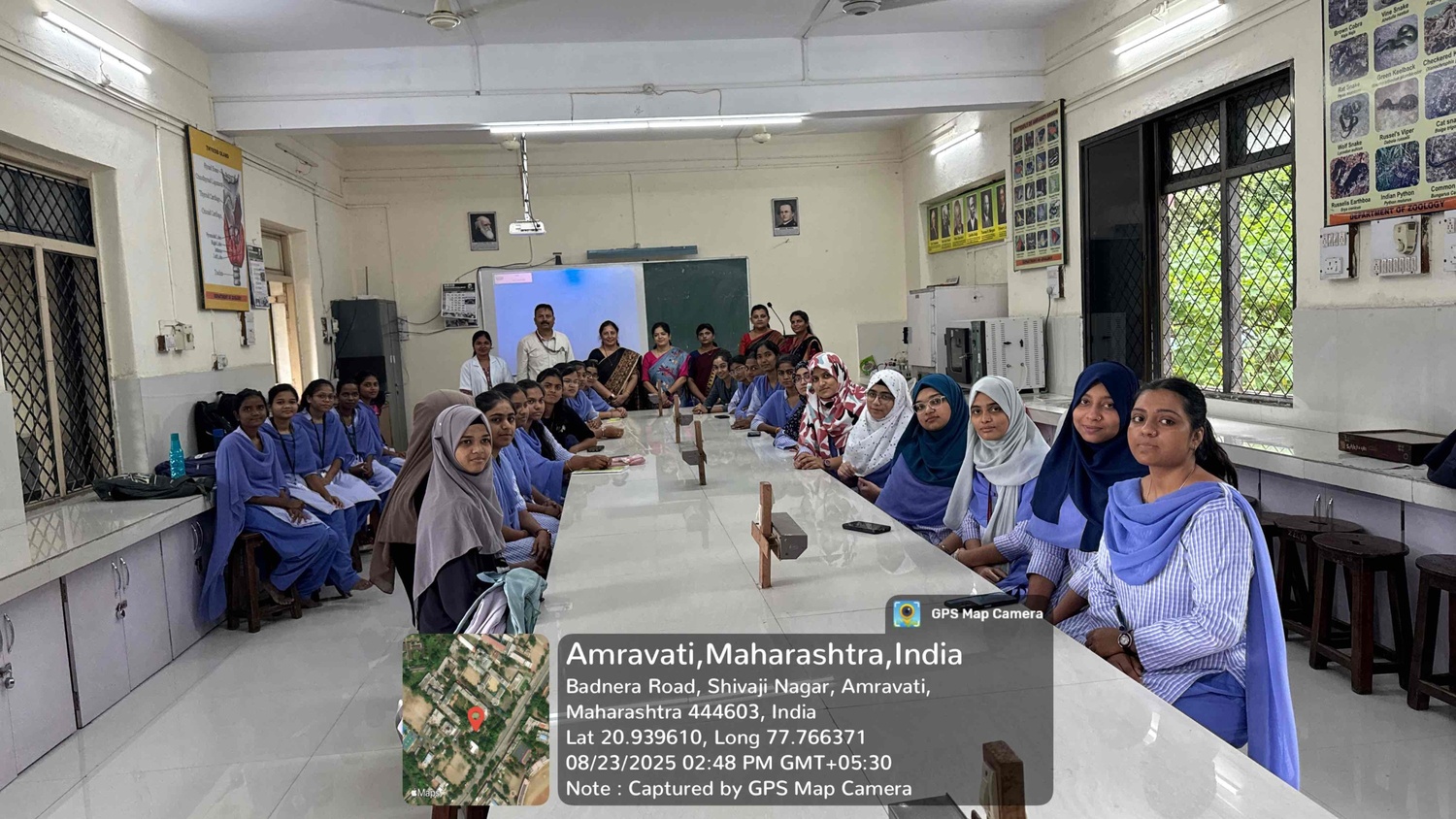 All participants along with faculty members of the Zoology Department during hands on training program