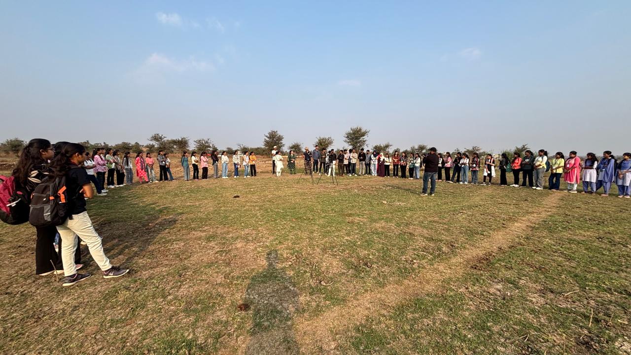 Team Briefing and On-site Analysis in a Dry Floodplain