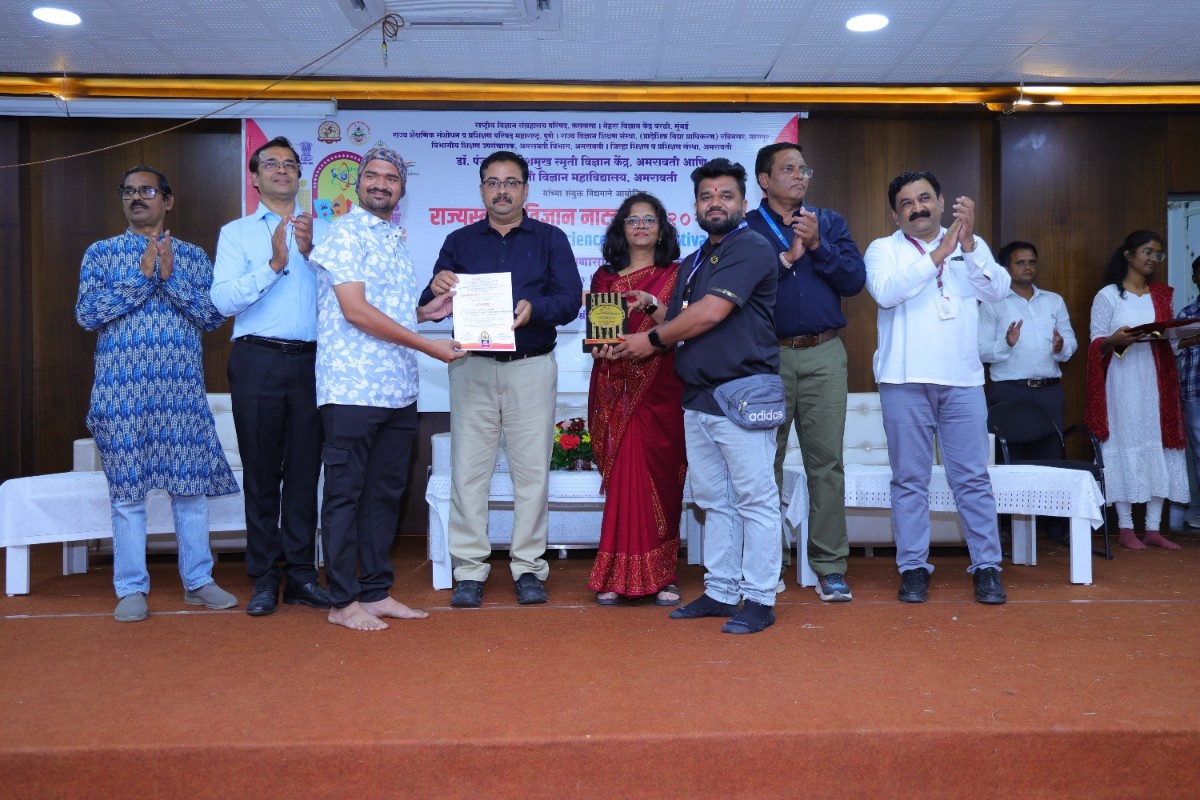 Best Direction: Shri Sanjay Bamne, Shantiniketan Vidyalaya, Sangli